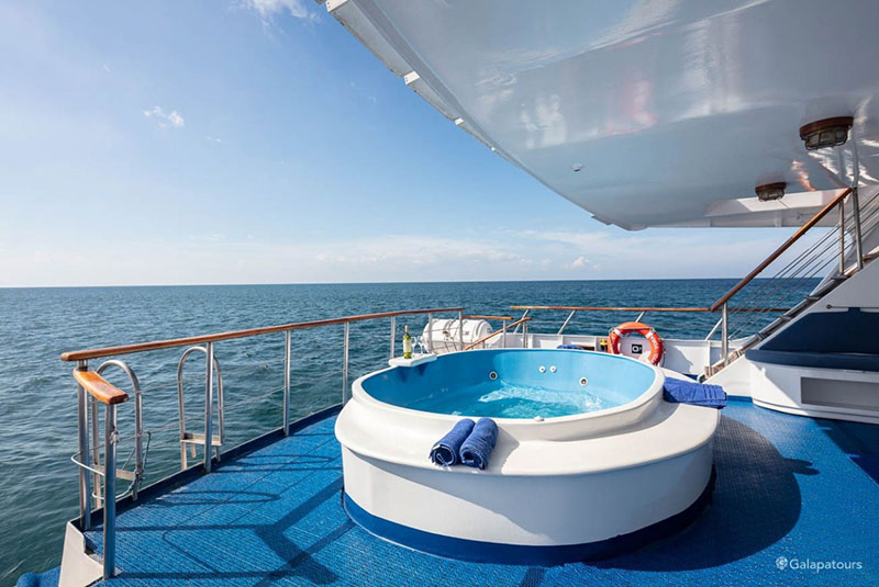 galapatours_coral13 コラル号 ガラパゴスクルーズ